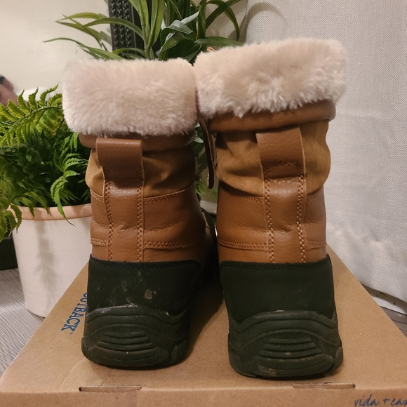 *SOLD* Snow Boots - Picture 4 of 7